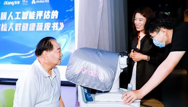 因眼疾退役，中国奥运首金许海峰遗憾当年未重视眼健康