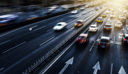 宝马，仍困在燃油车中