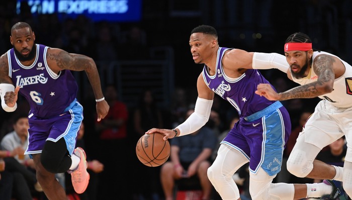 詹姆斯续约时效开启，但皇帝或因湖人阵容犹豫不决