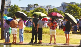 義烏迎戰(zhàn)傳播速度最快毒株：感染者已達135例，市內(nèi)公交停運3天