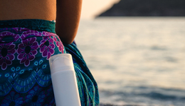 “防曬賽道”邁進“百億俱樂部”，有望跑贏美妝大盤