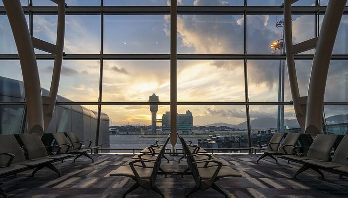 三亚机场今日无客运航班执行，工作人员称“处于待命状态”