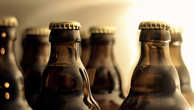 王一博、肖战、蔡徐坤......流量明星为何成为酒企的“心头爱”