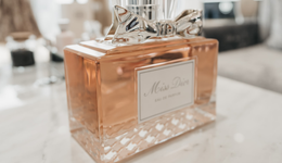 现场调配、分装、镌刻......美妆个性化定制新业态落地了