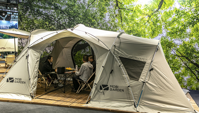 露营装备大卖，牧高笛上半年净利润翻倍，股价已翻三倍