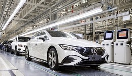 传统汽车公司如何应对燃油车向电动车生产的转变挑战？奔驰的做法是同“线”不同车