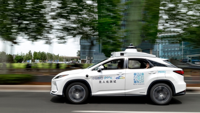 Robotaxi落地仍需时间，小马智行也开始考虑降维打法 | 自动驾驶未来图景②