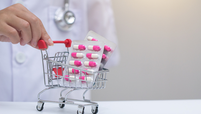 集采降价压力下，上半年深圳健康元花了25亿元在销售上，股价也持续低迷