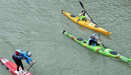 年轻人在桨板中寻求 “爽感”