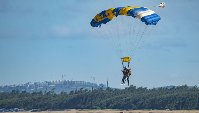 高空跳伞体验渐火，贵至四五千元都花费在哪儿了？
