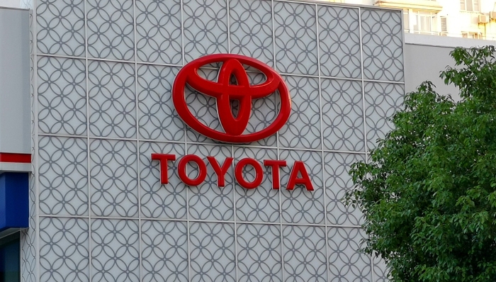 又一起碰撞后车门打不开事件，这次还是丰田