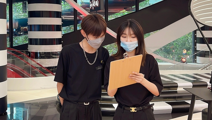 在上海各大热门商圈卖了九年美妆，我发现这里的顾客爱美又懂行