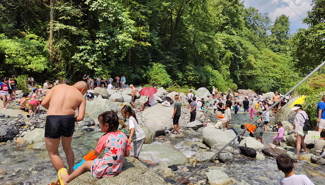 彭州山洪河道为“野生网红景点”，此前已有警告禁止入内