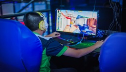 年入百萬的少年游戲主播，將父親告上法庭