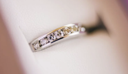 周六福IPO，带病上市？