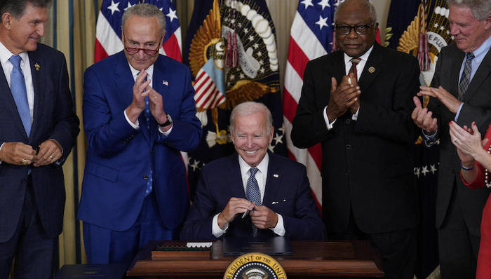 气候变化,经济世界观