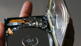 擊敗機械硬盤的，并不是固態(tài)硬盤