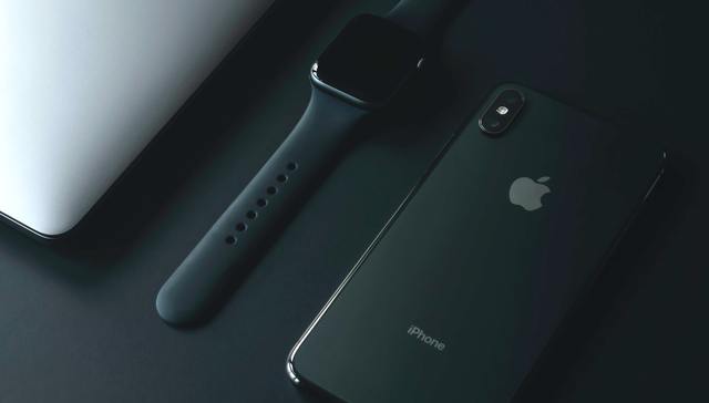 苹果预计9月7日发布iPhone 14等新品，或与华为“正面碰撞”