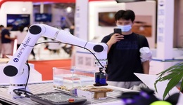 工信部副部長辛國斌：全球機器人產(chǎn)業(yè)迎來升級換代的重要機遇期 | 世界機器人大會