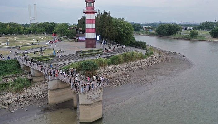 长江“汛期反枯”，船舶还能通行吗？