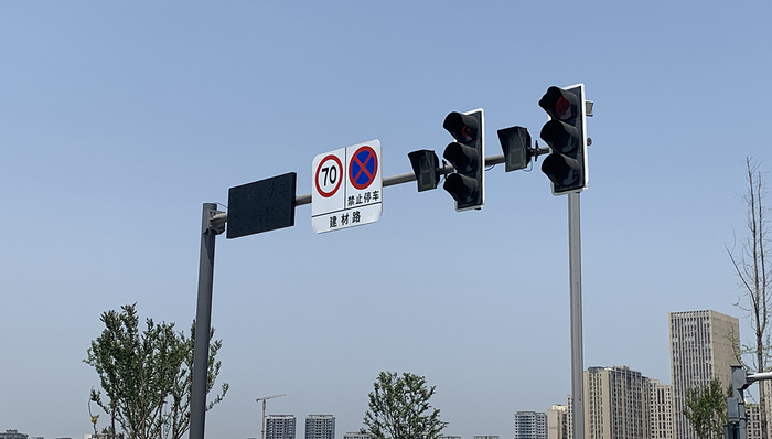 新版红绿灯惹争议：实际该标准已生效5年，九宫格灯较少使用