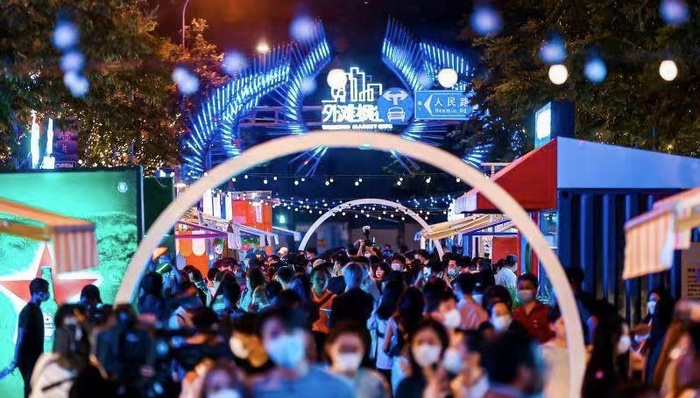 “外滩枫径”再次回归，这些消费潮流元素它一个也落下｜上海买吃逛