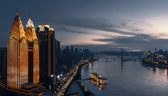 签名酒、开酒吧，“奢侈品电商第一股”卖酒生意如何？