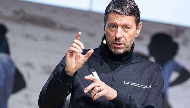 承认“在中国市场犯错”的阿迪达斯CEO即将离职，提前三年终止合同