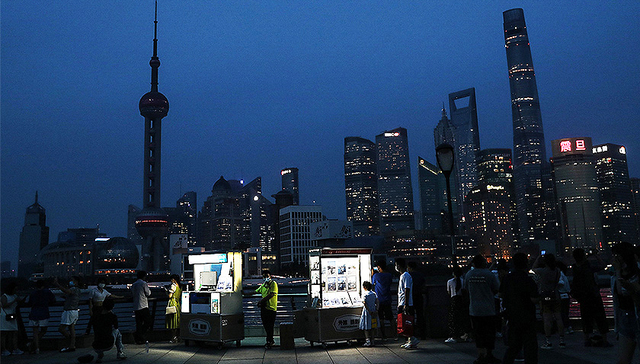 【图集】川渝限电，上海外滩熄灯：多地“节能模式”开启