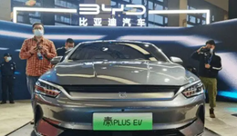 新能源车陷入微博骂战，互撕背后在打什么算盘？