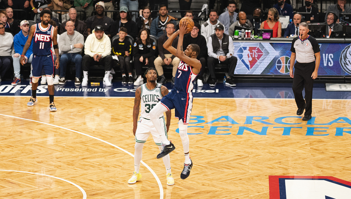 闹了一个夏天杜兰特竟官宣留队，篮网问鼎NBA赔率飙升