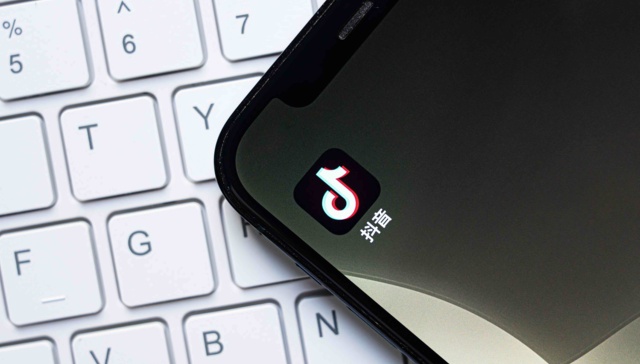 【深度】中年大叔狂舞卖西裤，“抖品牌”出尽法宝争出路