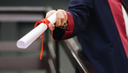 见如教育“包分配”后，是水土不服还是内功不够？