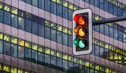 红绿灯小史：在亚洲曾经水土不服，蓝色或成为第四种颜色