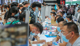 人社部答界面新聞：10年來城鎮(zhèn)新增就業(yè)1.3億人，工資較2012年翻一倍