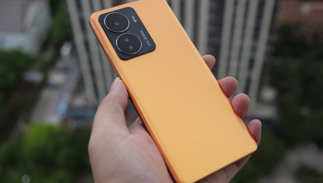 iQOO Z6新机体验：采用双电芯80W闪充，在性价比上不断卷