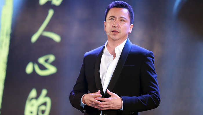 “不躺平”的华谊兄弟再交亏损半年报，影视娱乐板块收入下滑近六成