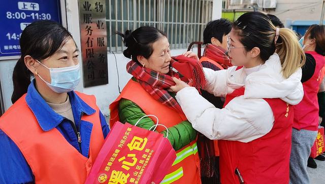 发改委：各地将向困难群众发放价格临时补贴约200亿元