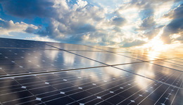 对话协鑫集团董事长朱共山：光伏企业的发展重点应在于上游材料、下游渠道