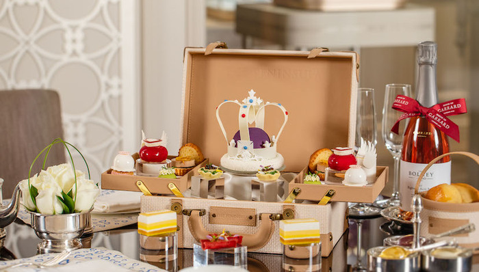 王府半岛酒店推出联名下午茶，第三届人头马木桶陈酿鸡尾酒总决赛收官 | 美食情报