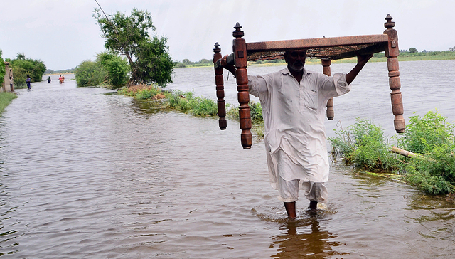 【图集】难以想象的危机：巴基斯坦强降雨灾害已有1136人遇难，经济损失超100亿美元