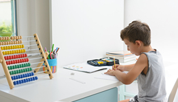 作業(yè)幫推出AI學(xué)習桌，能攪動140億的兒童桌椅市場嗎？