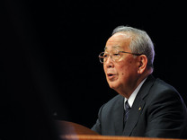 日本“经营之圣”稻盛和夫去世，他的成功方程式是什么？