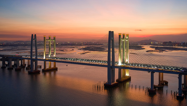 首条跨海高铁铺轨完成，厦门至福州将1小时可达