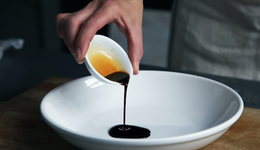 股價一瀉千里，“醬油茅”還要跌到什么時候？