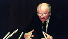 【圖集】蘇聯(lián)最后一任領(lǐng)導(dǎo)人戈爾巴喬夫生前的關(guān)鍵瞬間