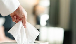 纸浆价格居高不下，中顺洁柔上半年净利润骤降44%，股价持续低位运行