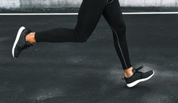 年轻人不够用，安踏李宁开始“薅”中产