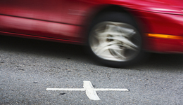 23家汽车公司半年报：十家营收净利双降，新能源汽车提价仍难以应对高价原材料冲击