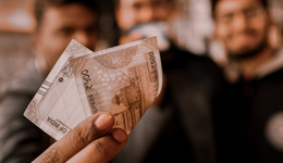 戰(zhàn)損式投資，空氣感收益，這屆年輕人無(wú)?！疤少崱? class=